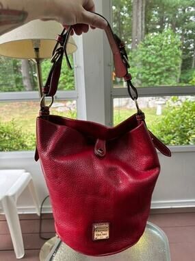 Dooney & Bourke Red Pebbled Leather Thea Feed Bag EUC